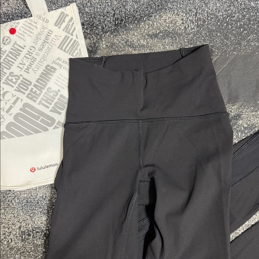 Lululemon Black High-Waisted Leggings 🍋
